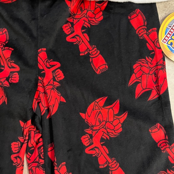 Sonic Boys Pajamas and winter hat/glove set - Picture 4 of 7